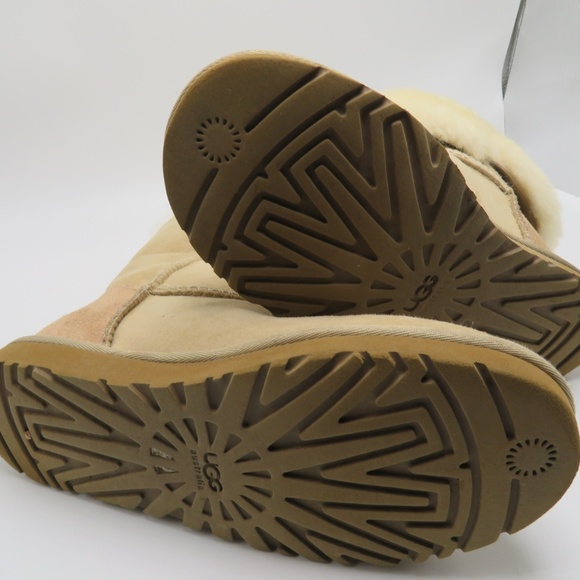 UGG Bailey Button II size: 6 - Picture 7 of 7